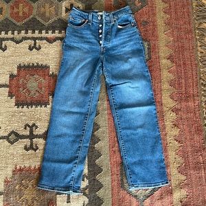 24 Levi’s Ribcage Straight Ankle Jeans